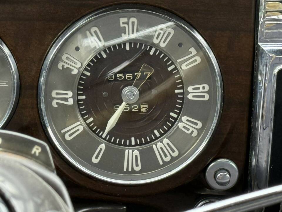 Image 21/24 of Cadillac de Ville Touring Sedan (1947)