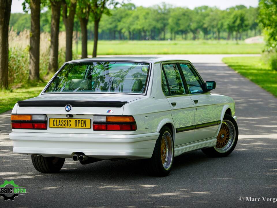 Image 43/51 of BMW M 535i (1985)