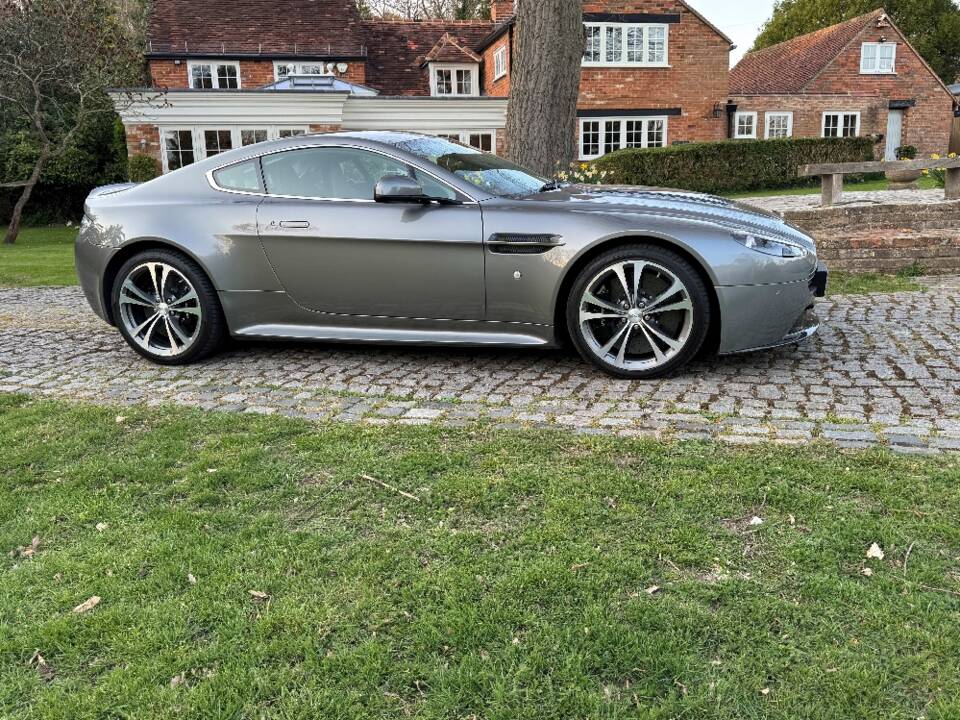 Afbeelding 43/49 van Aston Martin V12 Vantage (2009)