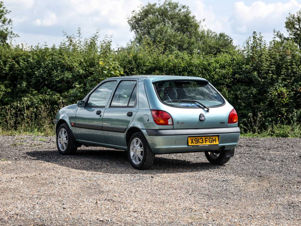 Image 11/27 of Ford Fiesta 1.25i (2000)