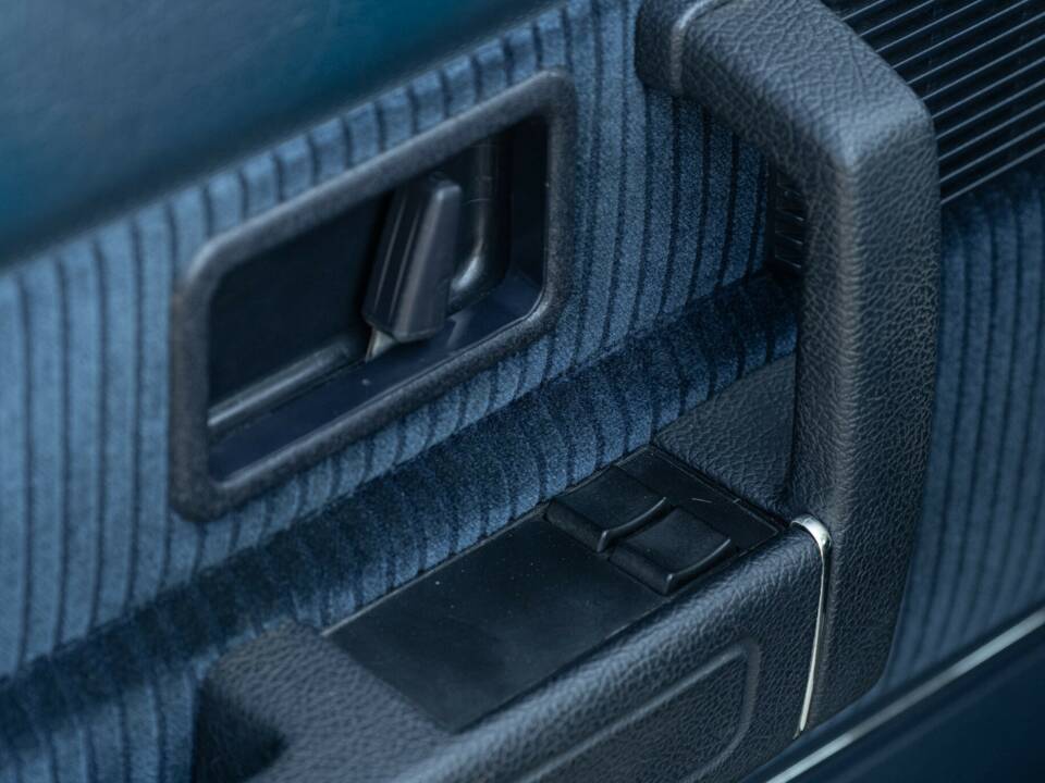 Immagine 37/43 di Volvo 240 GLE Injection (1989)