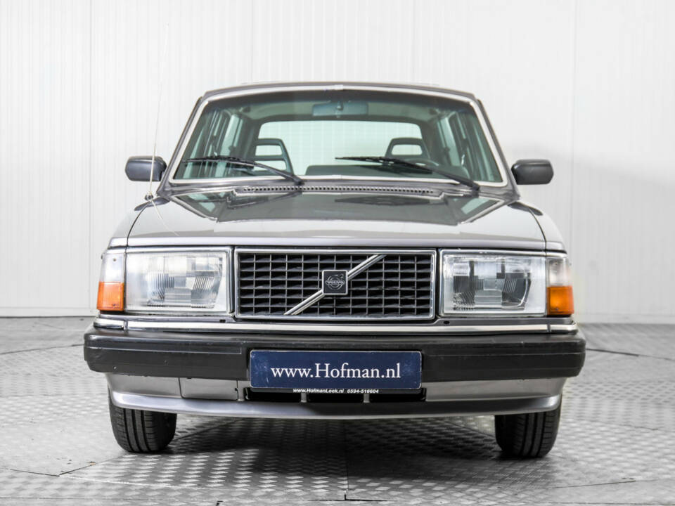 Image 14/50 of Volvo 245 GLE (1982)