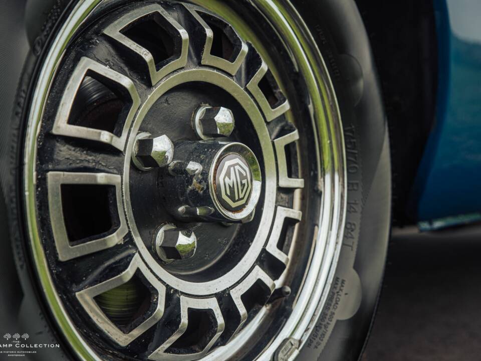 Image 26/40 of MG MGB GT V8 (1973)
