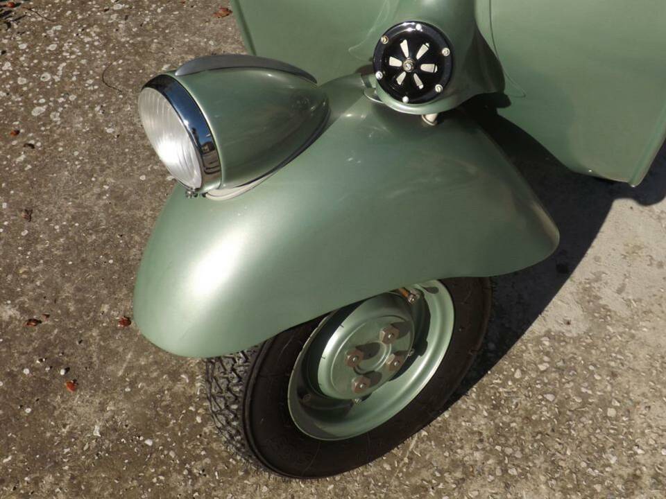 Image 19/44 de Piaggio Vespa 125 (1951)