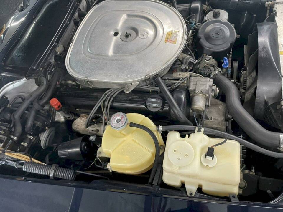 Image 22/36 of Mercedes-Benz 560 SL (1988)
