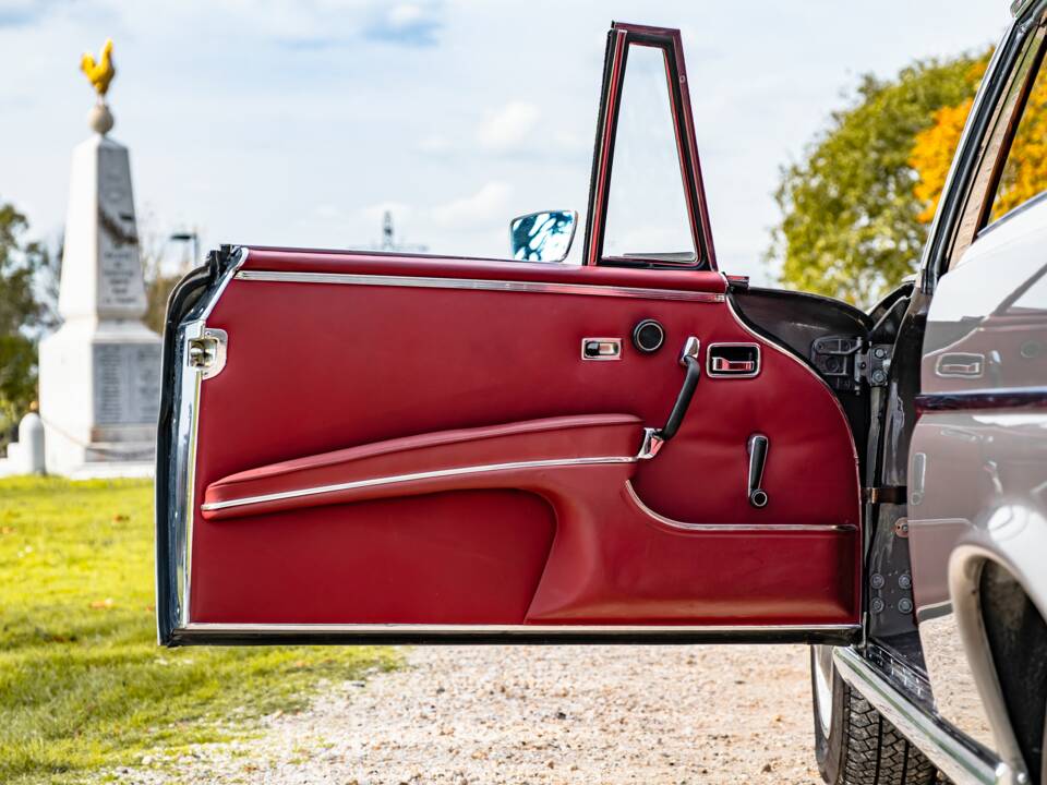 Image 45/86 of Mercedes-Benz 300 SE (1965)