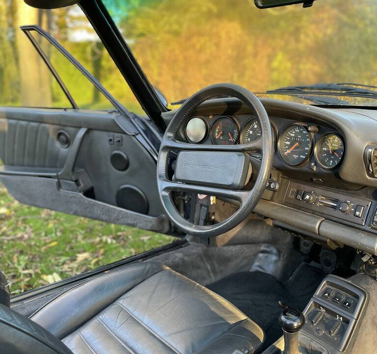 Image 2/8 of Porsche 911 Carrera 4 (1990)
