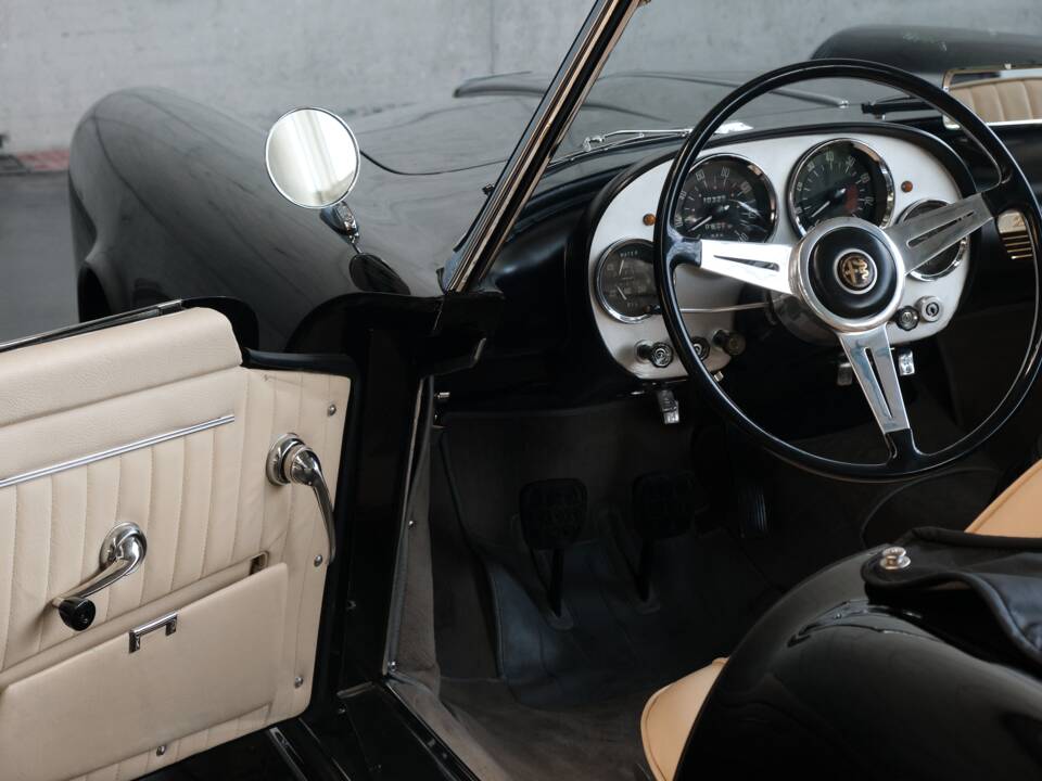 Image 48/50 of Alfa Romeo 2000 Spider (1959)