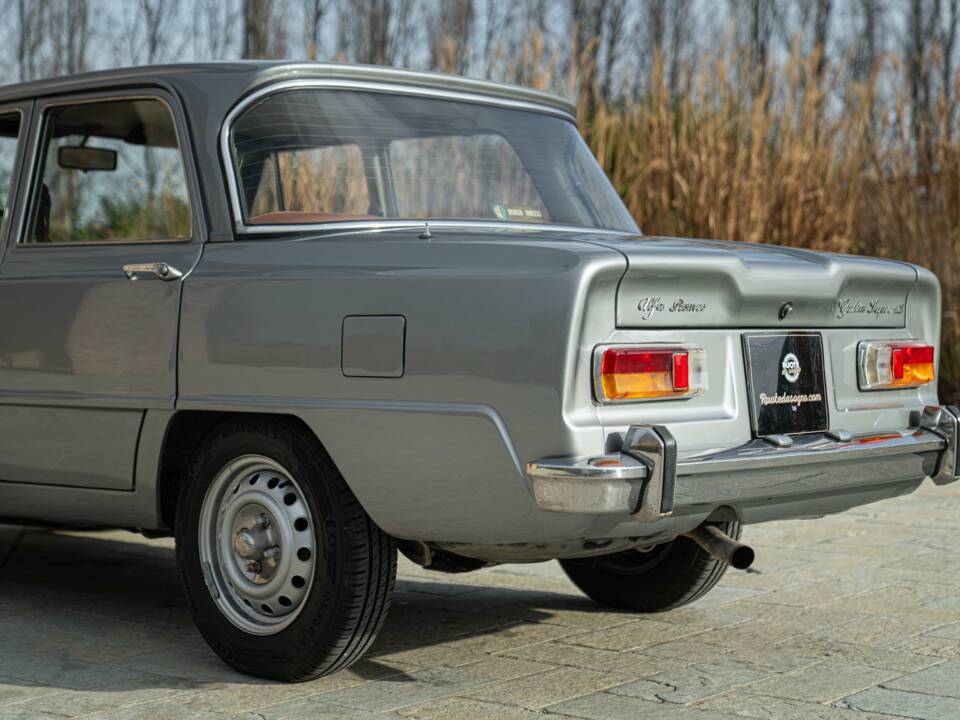 Image 12/50 of Alfa Romeo Giulia Super 1.3 (1972)