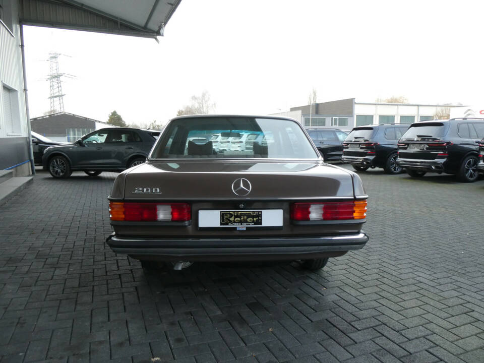 Imagen 5/20 de Mercedes-Benz 200 (1979)