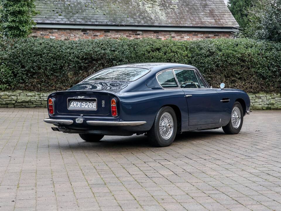 Image 11/46 de Aston Martin DB 6 (1967)