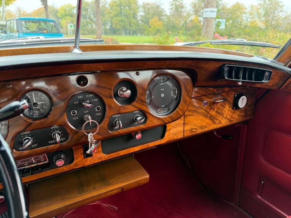Image 16/36 of Bentley S 3 (1965)