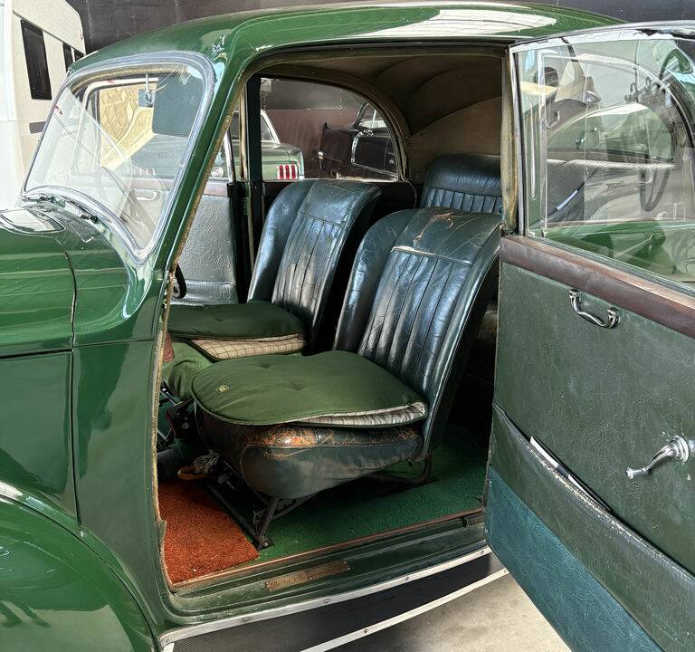 Image 2/8 of Lanchester LD10 (1951)