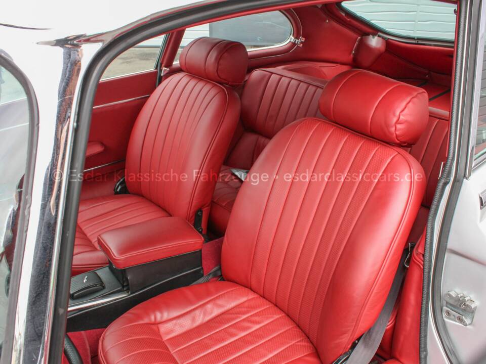 Afbeelding 12/28 van Jaguar E-Type V12 (2+2) (1971)