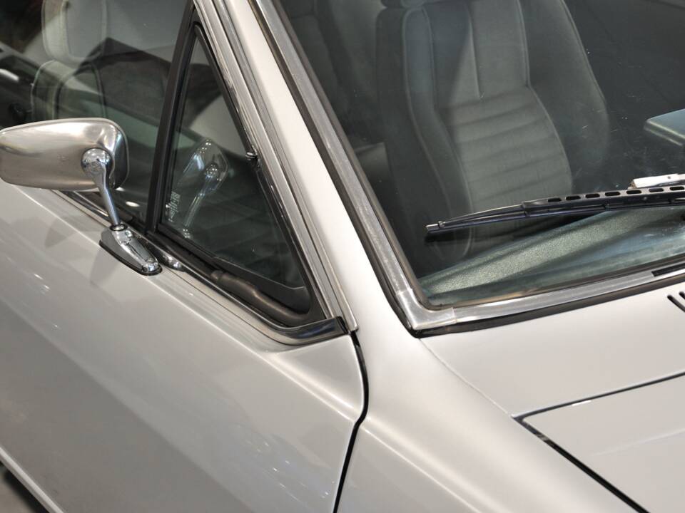 Bild 5/25 von Alfa Romeo Alfetta GTV 2.0 L (1980)