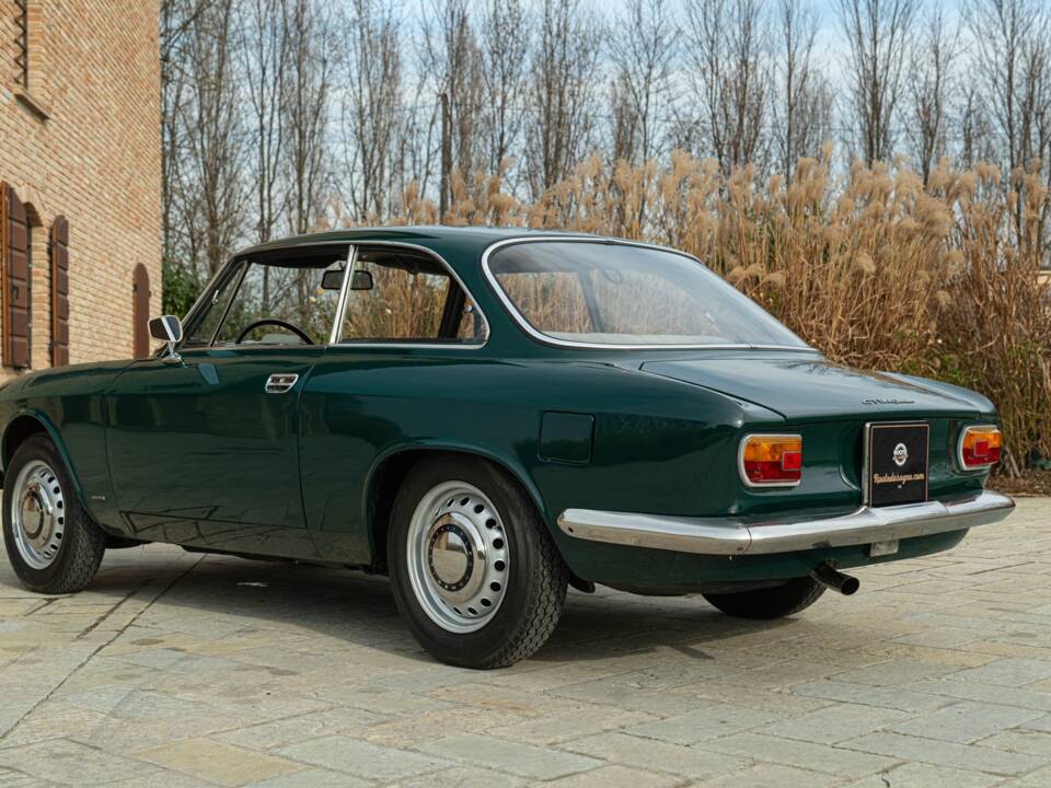 Bild 7/50 von Alfa Romeo Giulia 1300 GT Junior (1966)