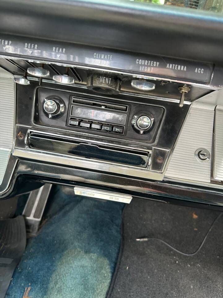 Immagine 2/23 di Buick Electra 225 Custom (1964)