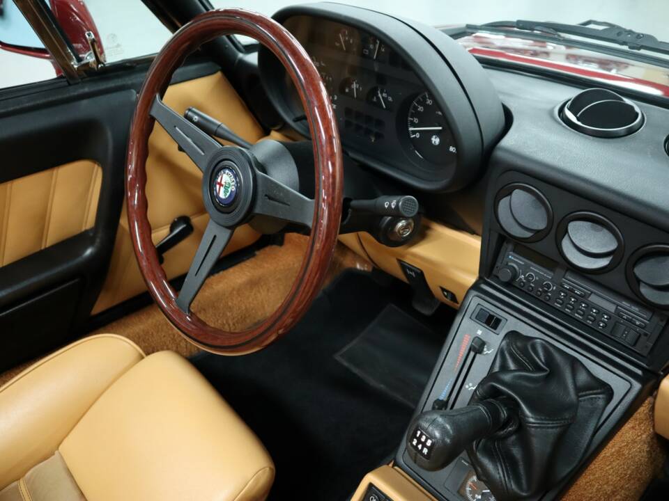 Immagine 7/64 di Alfa Romeo 1.6 Spider (1990)