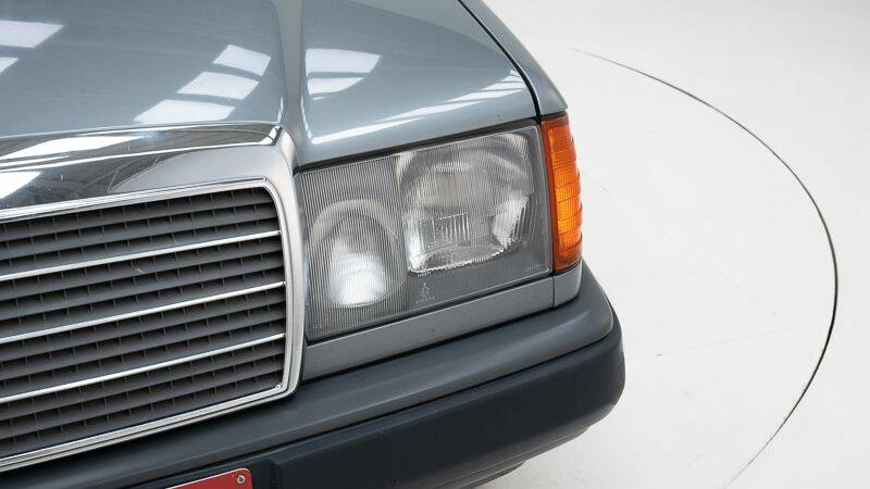 Imagen 11/15 de Mercedes-Benz 230 E (1988)