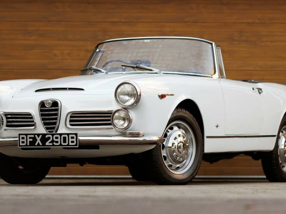 Image 1/50 of Alfa Romeo 2600 Spider (1964)
