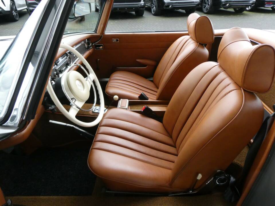 Image 10/27 of Mercedes-Benz 280 SL (1968)