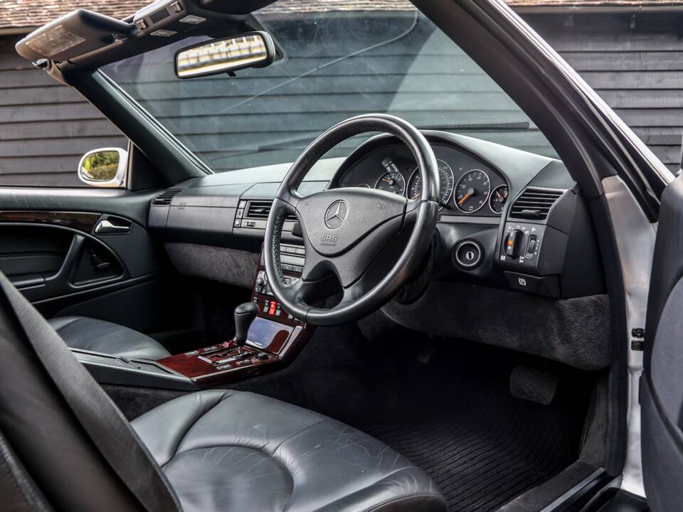 Image 4/43 of Mercedes-Benz SL 280 (2002)