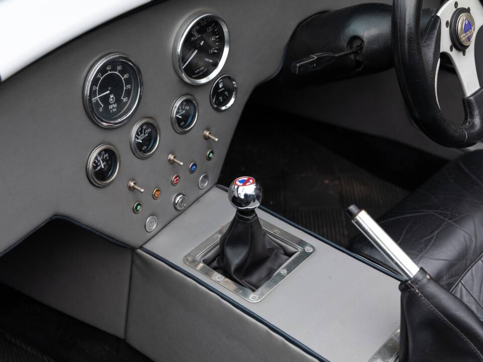 Bild 34/50 von AC Cobra 289 (1997)