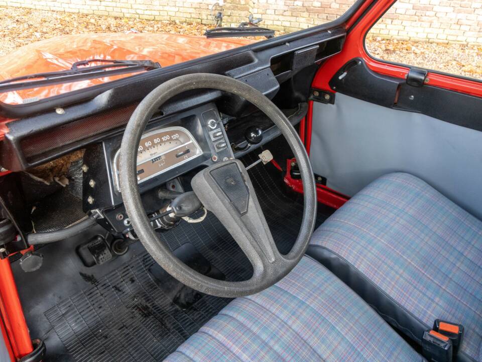 Image 33/50 of Citroën 2 CV 6 (1985)