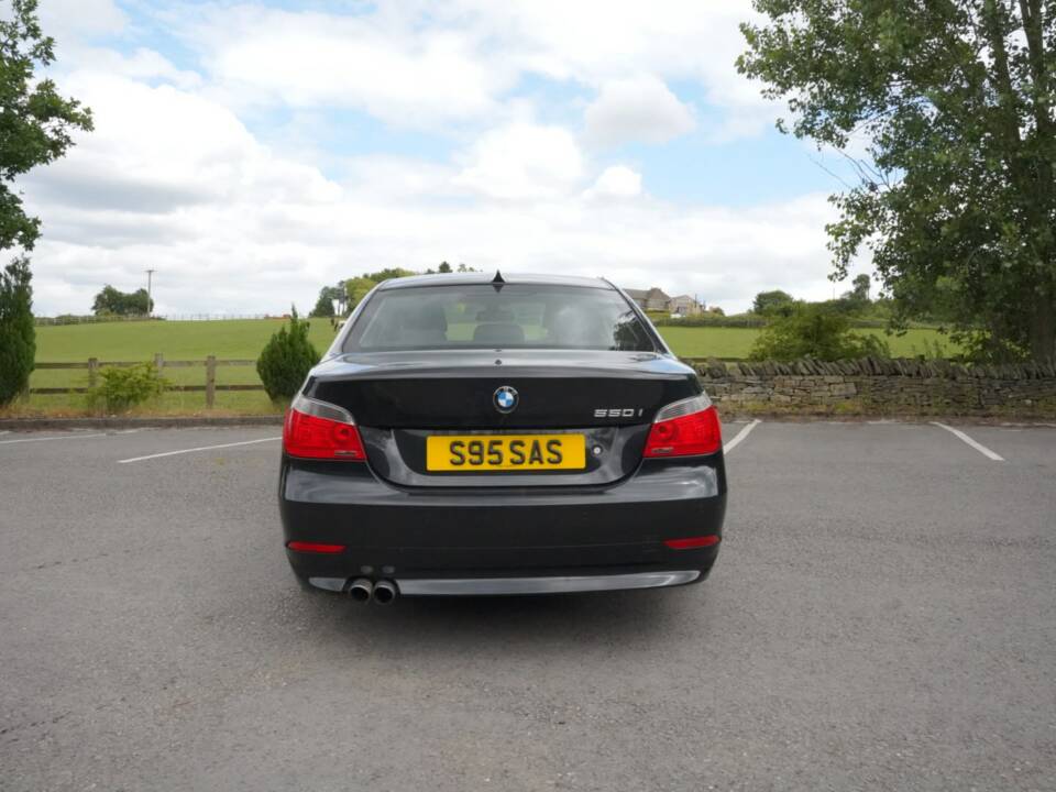 Bild 19/48 von BMW 550i (2006)