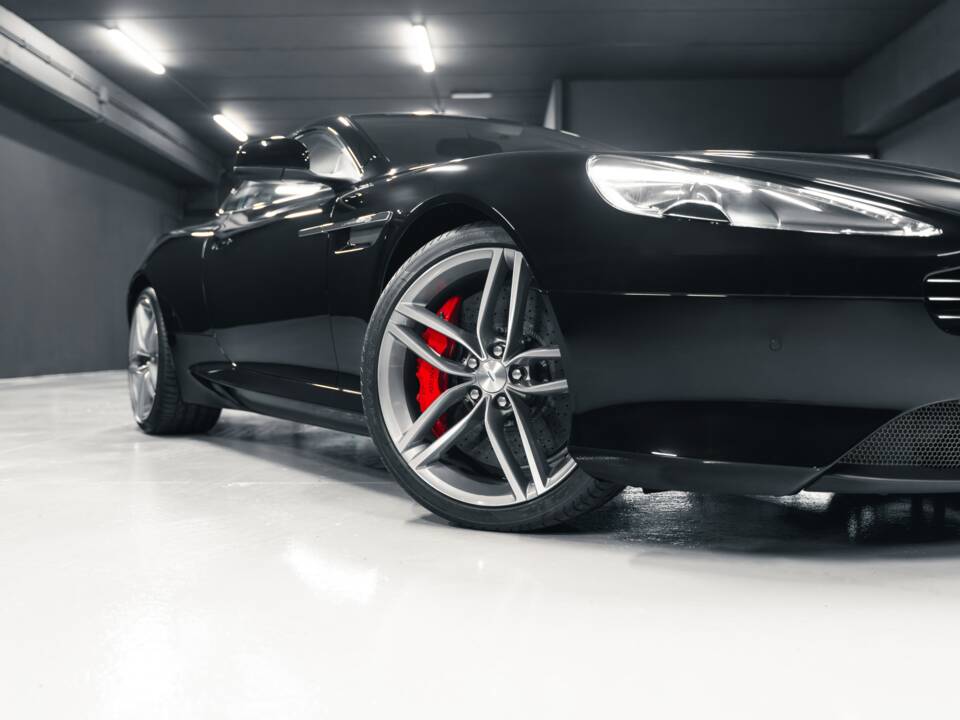 Image 17/38 of Aston Martin Virage (2012)