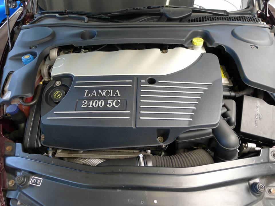Imagen 17/42 de Lancia Thesis 2.4 (2002)