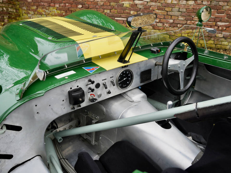 Image 25/50 of Lister Knobbly (1959)