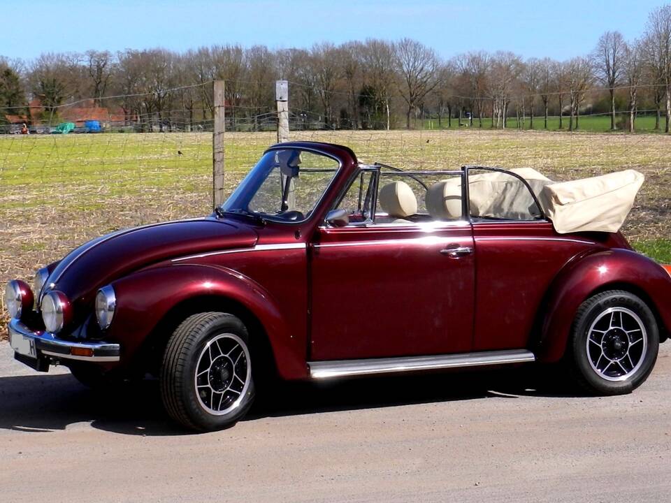 Imagen 60/70 de Volkswagen Käfer 1303 LS (1978)