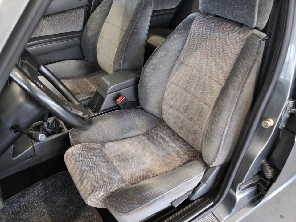 Image 14/34 de Alfa Romeo 75 2.0 Twin Spark (1987)