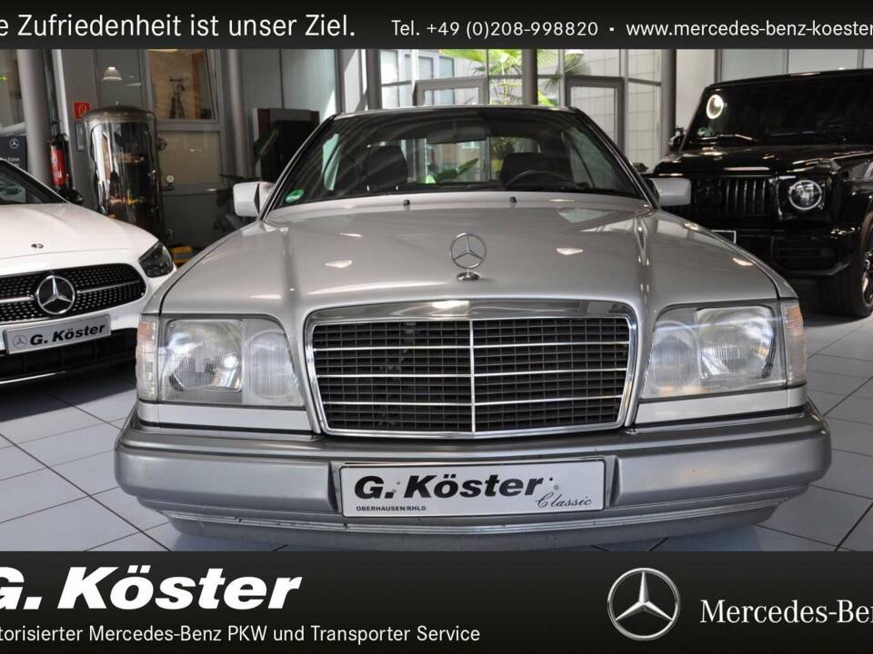 Image 3/12 of Mercedes-Benz E 200 (1995)