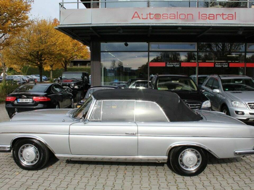 Immagine 6/17 di Mercedes-Benz 300 SE (1964)