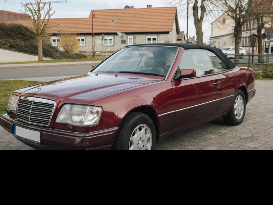 Bild 1/12 von Mercedes-Benz 300 CE-24 (1992)