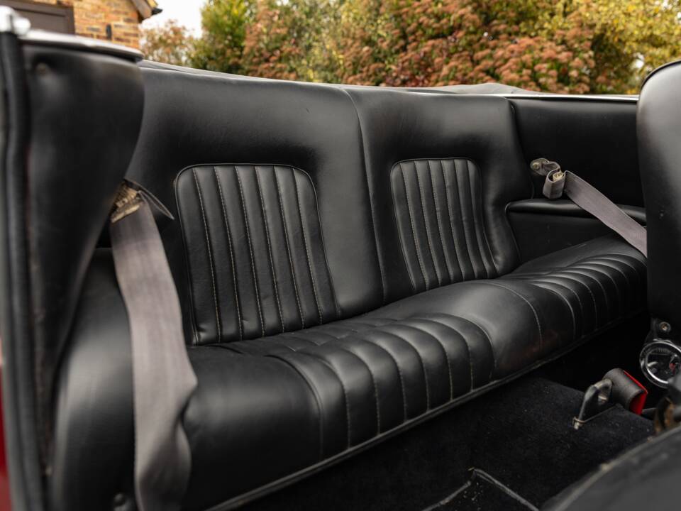 Image 33/45 of Peugeot 504 Convertible (1974)