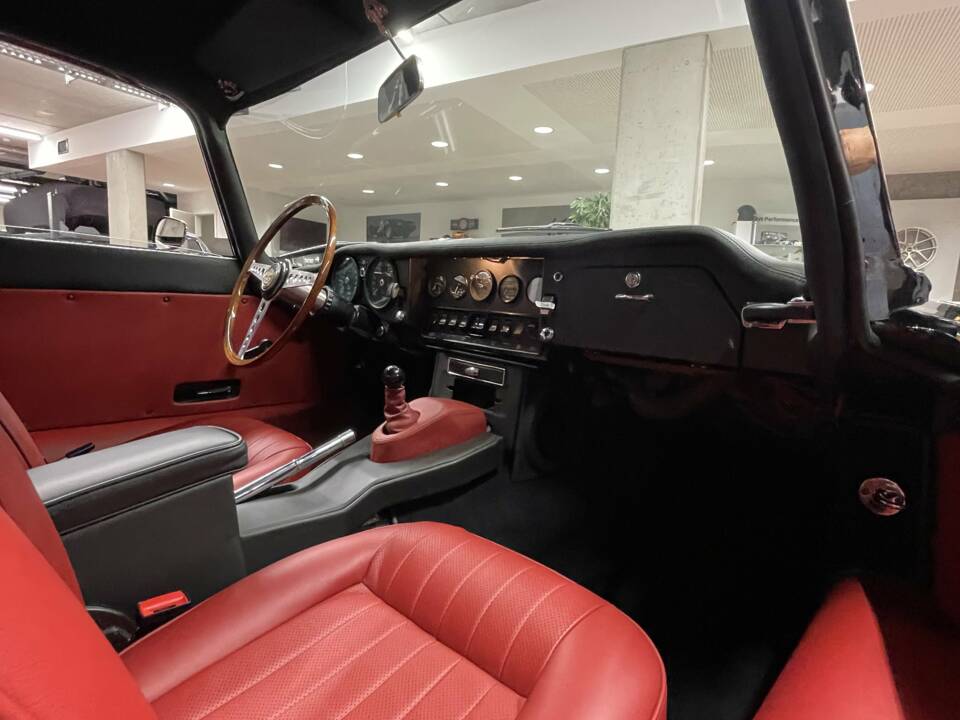 Afbeelding 26/34 van Jaguar E-Type (1968)