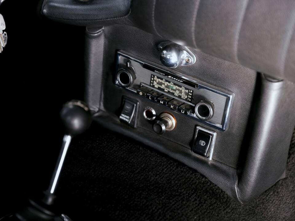 Image 24/41 of MG MGC (1969)
