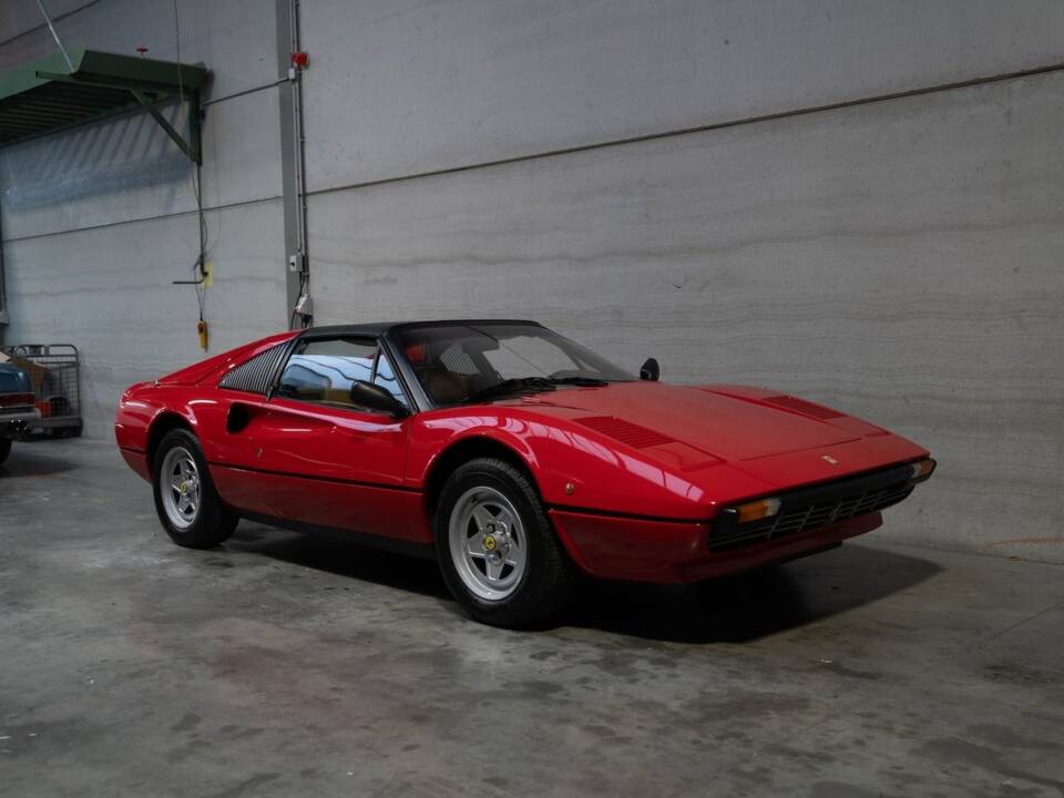 Bild 1/85 von Ferrari 308 GTSi Quattrovalvole (1985)