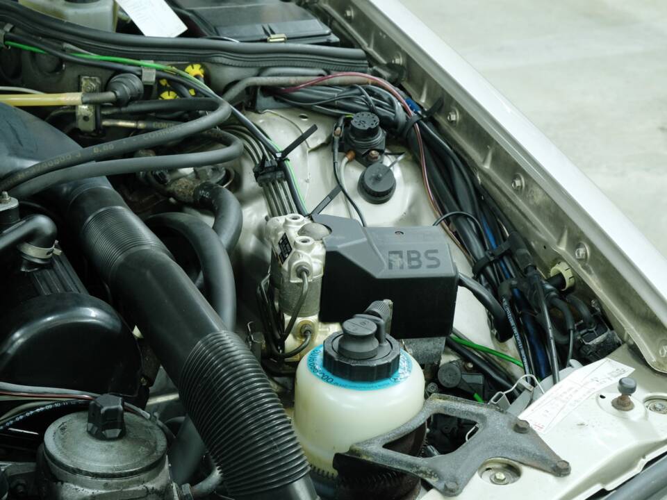 Bild 22/50 von Mercedes-Benz 560 SEC (1986)