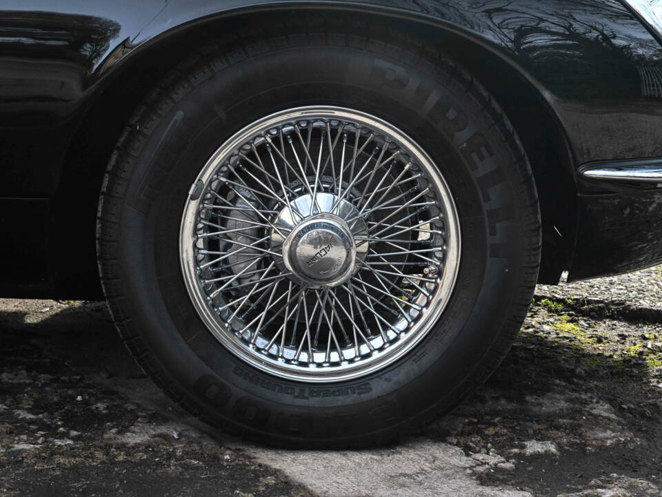 Image 15/50 de Jaguar Type E V12 (1974)