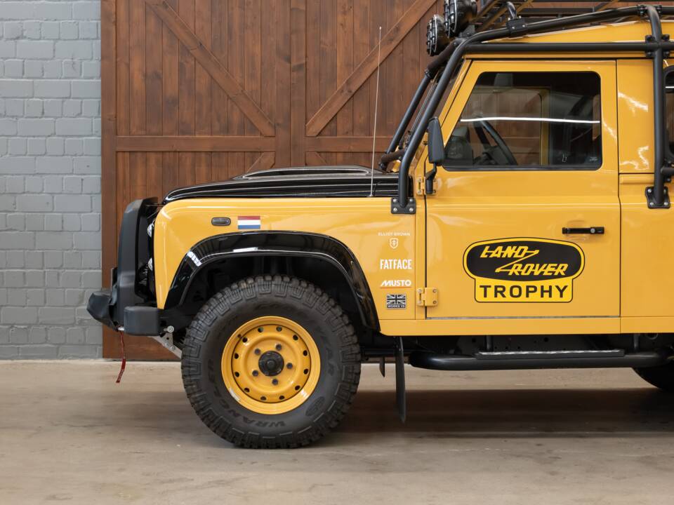 Image 6/47 of Land Rover Defender 90 Works V8 (2013)