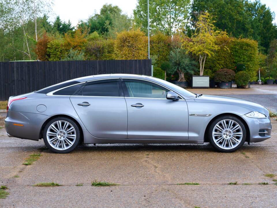 Bild 2/50 von Jaguar XJ 5.0 (2010)