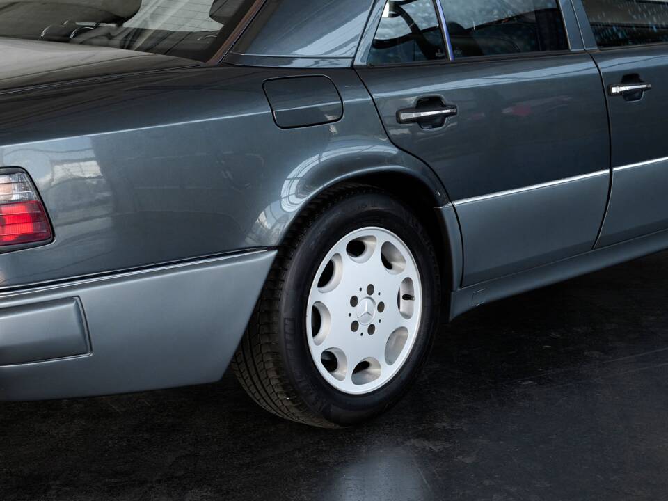 Bild 27/50 von Mercedes-Benz E 500 (1993)