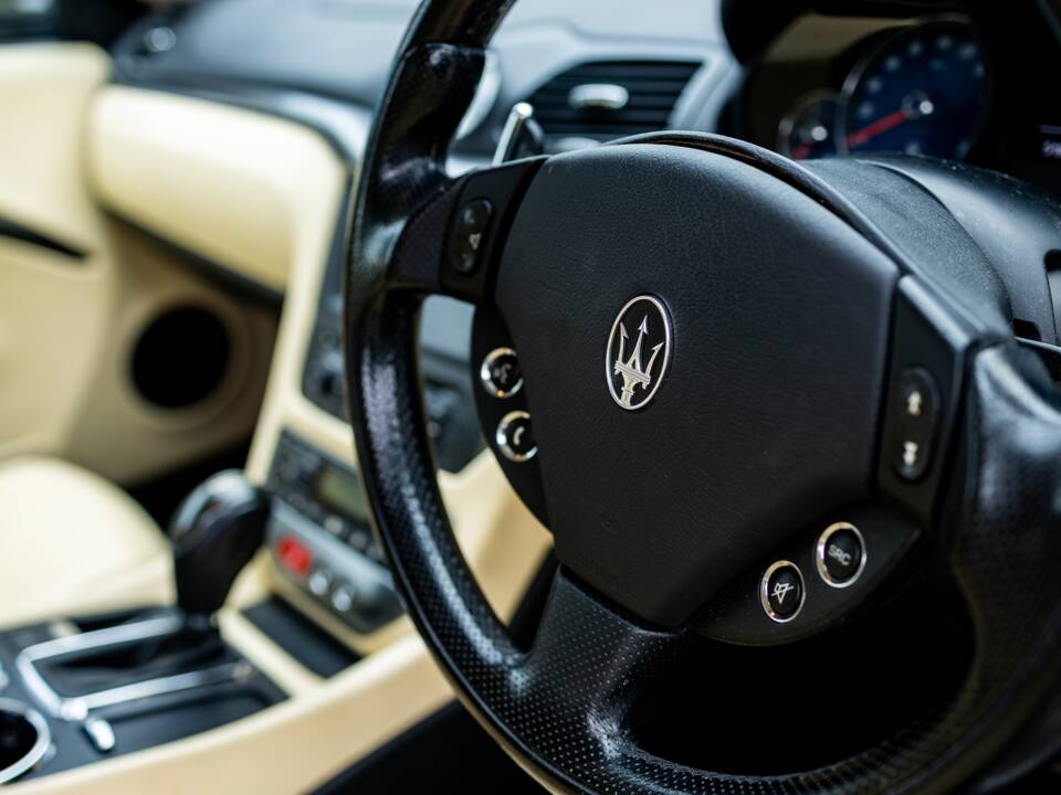 Bild 22/50 von Maserati GranTurismo 4.2 (2008)