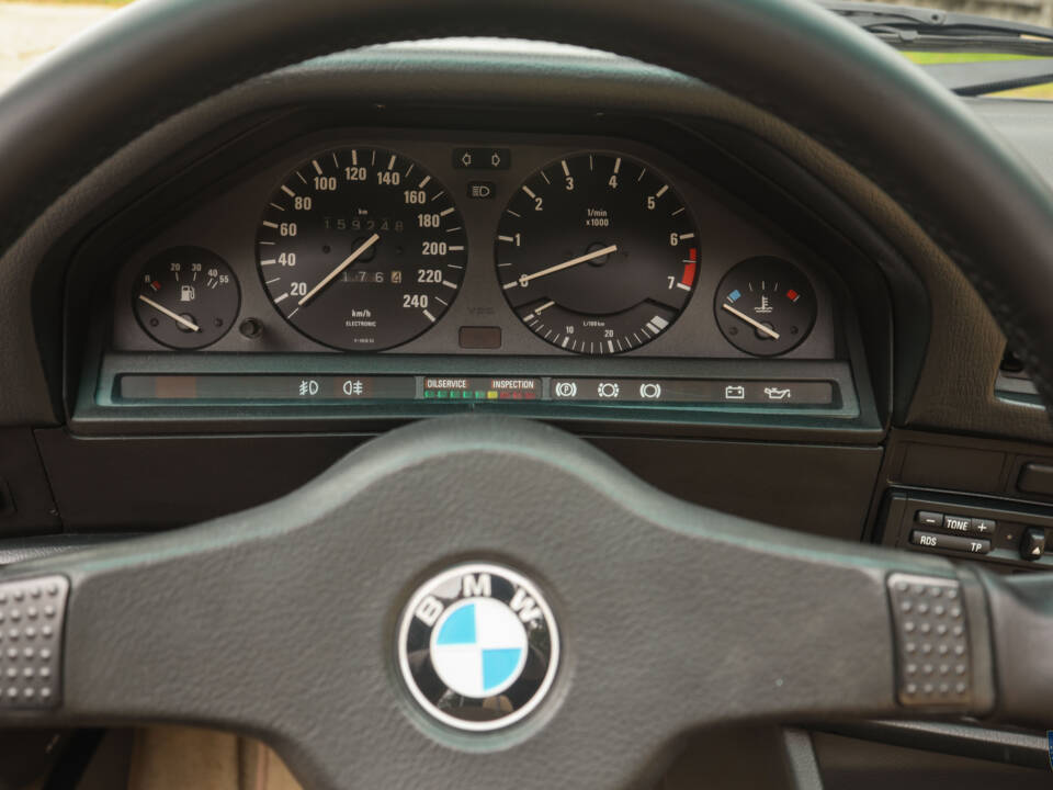 Image 21/71 of BMW 325i (1986)