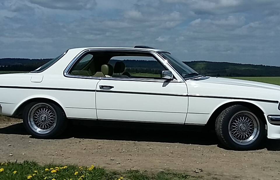 Image 4/15 of Mercedes-Benz 230 CE (1980)