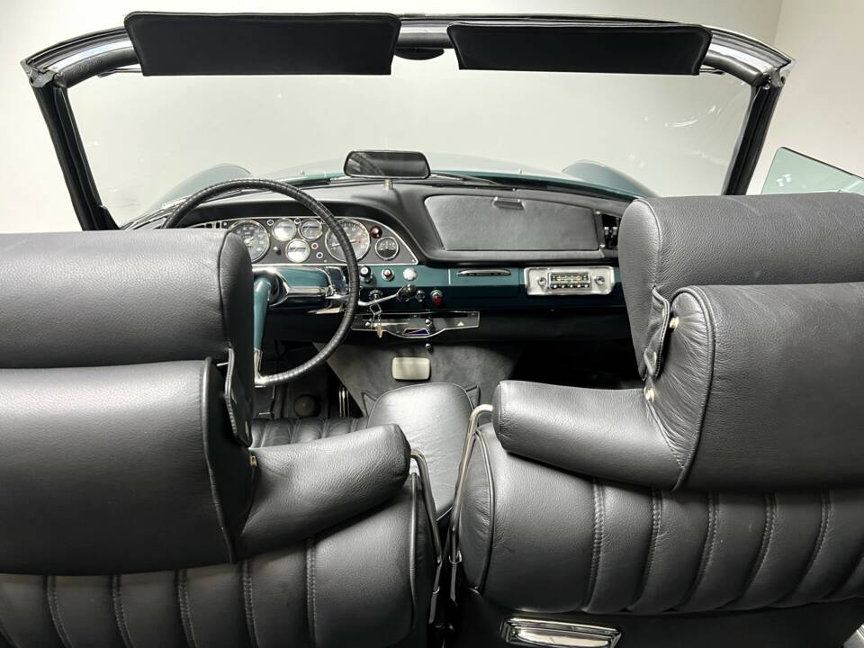Image 16/23 of Citroën DS 21 (1969)